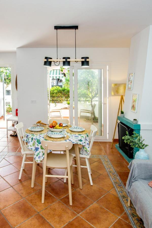 A Cozy And Elegant Townhouse Across The Beach Torre de Benagalbon Exterior foto